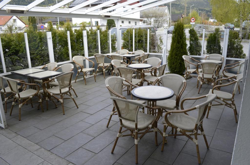 Sentrum Hotel Nordfjordeid Buitenkant foto