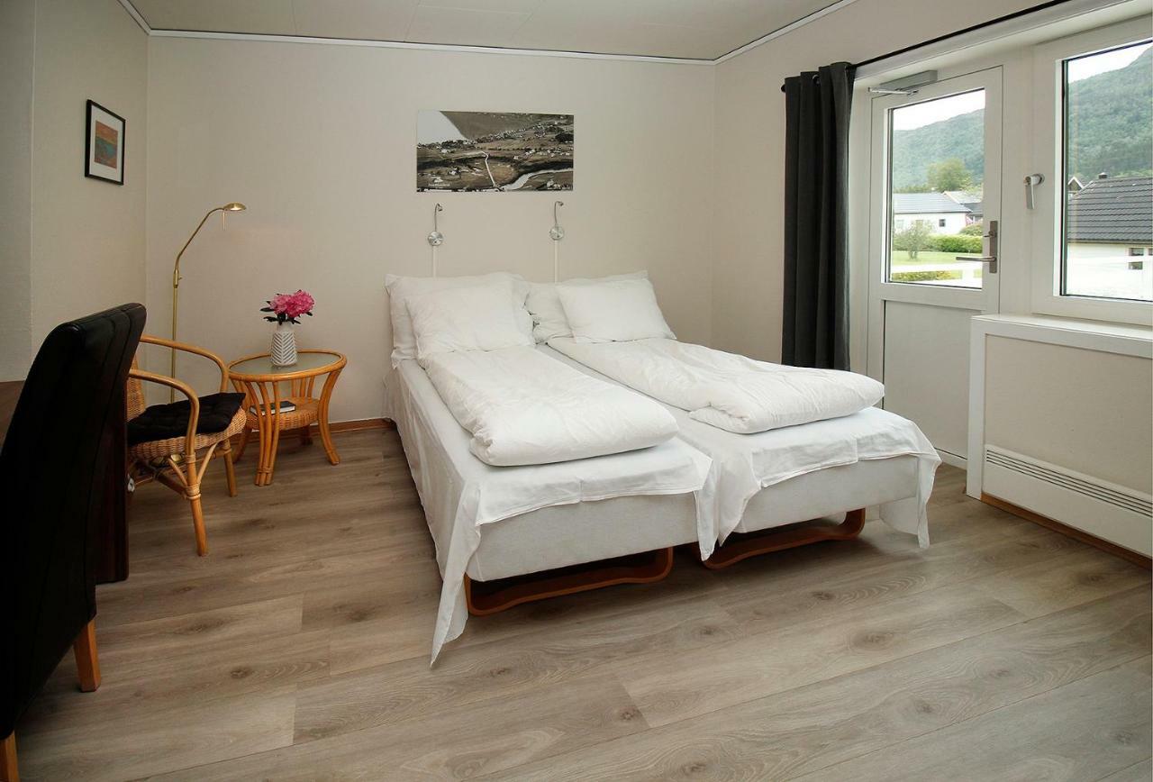 Sentrum Hotel Nordfjordeid Buitenkant foto