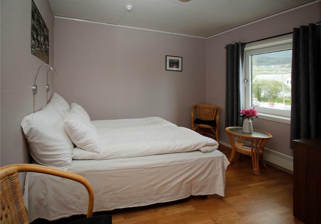 Sentrum Hotel Nordfjordeid Buitenkant foto