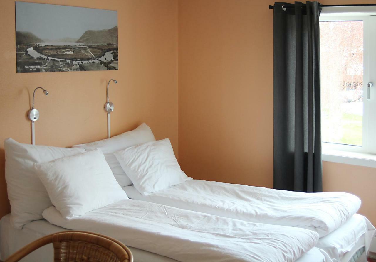 Sentrum Hotel Nordfjordeid Buitenkant foto