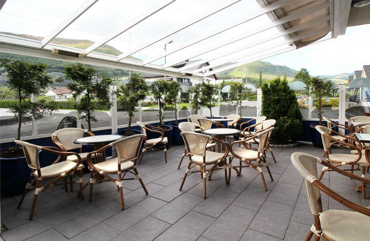 Sentrum Hotel Nordfjordeid Buitenkant foto